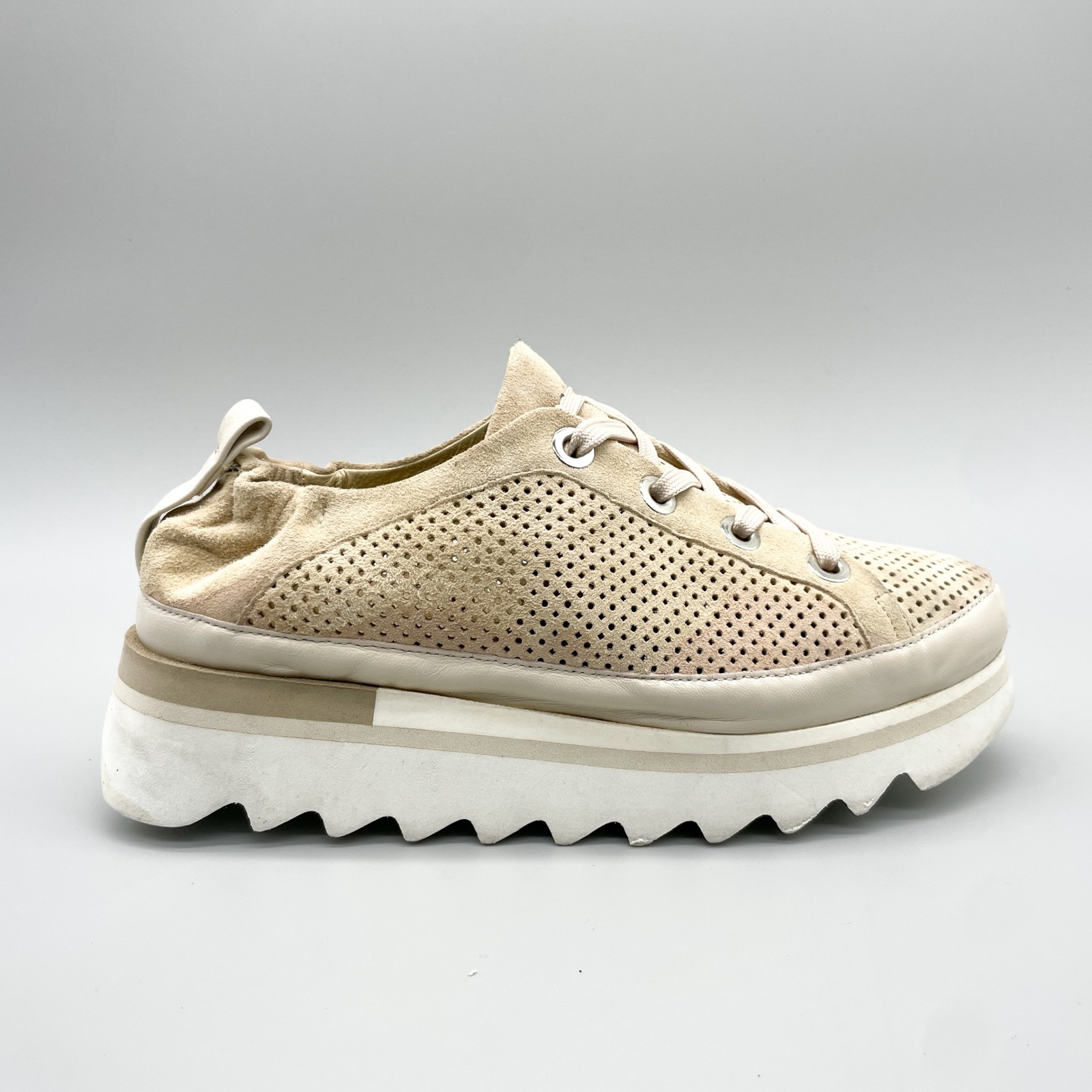 Softwaves Womens 38.5 8.5 Bliss Sneakers Beige Perforated Leather Suede Platform